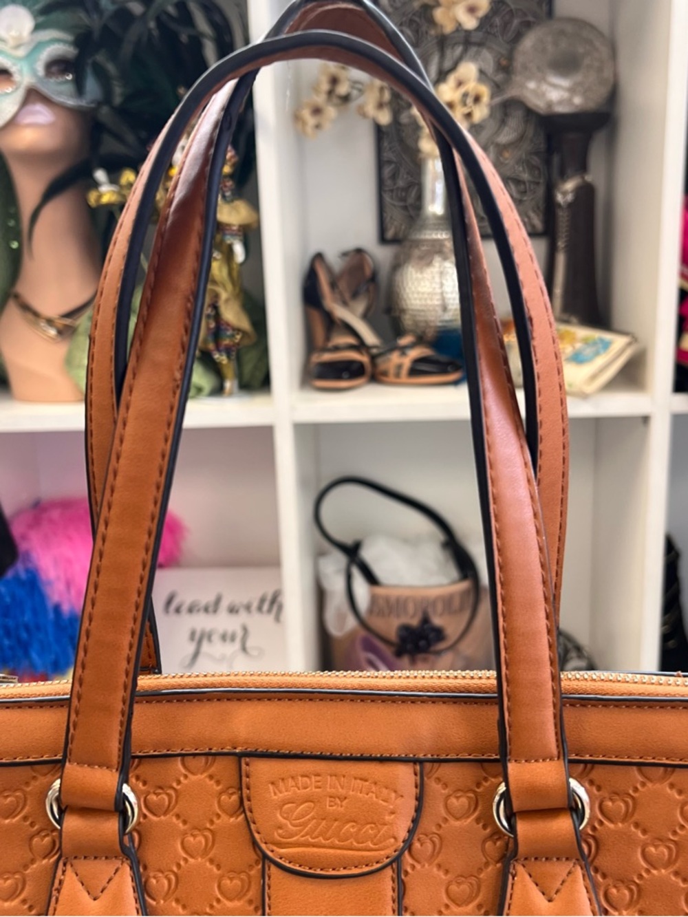 Chic Designer-Inspired Structured Tote - Picture 4 of 13